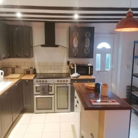 The Old Barn, Cosy Townhouse In Leominster Villa ภายนอก รูปภาพ