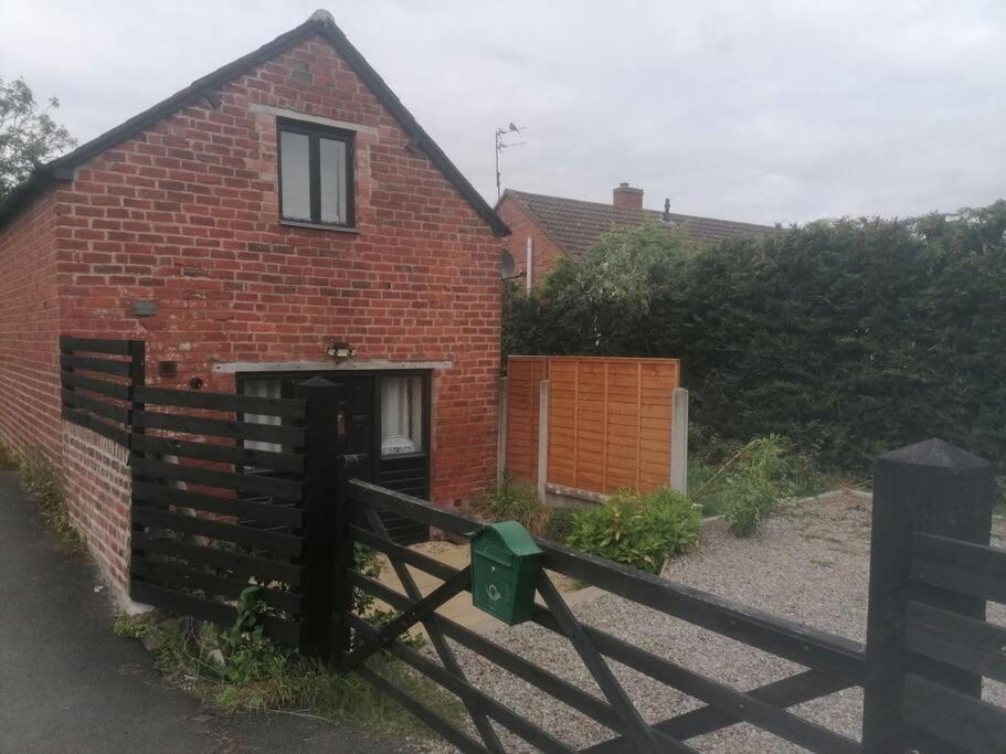 The Old Barn, Cosy Townhouse In Leominster Villa ภายนอก รูปภาพ